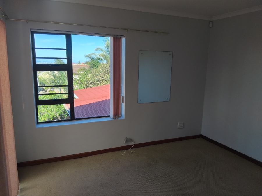 4 Bedroom Property for Sale in Wavecrest Eastern Cape